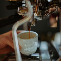 Pregătește cafeaua ca un barista
